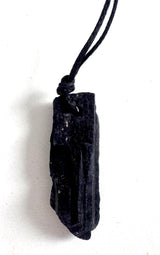schwarzer Turmalin Anhänger naturbelassen