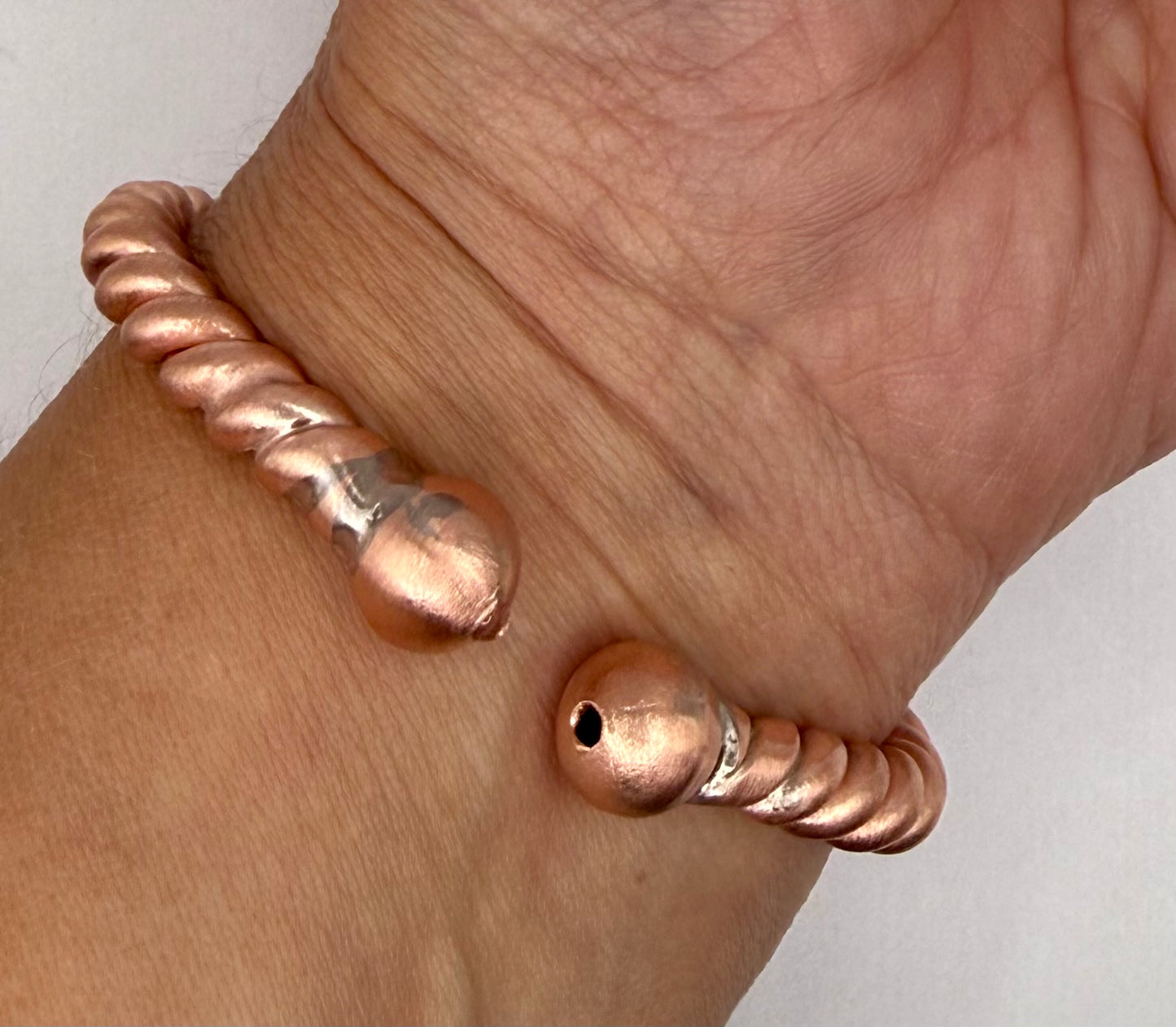 Tensor Armreif offen mit Kugeln