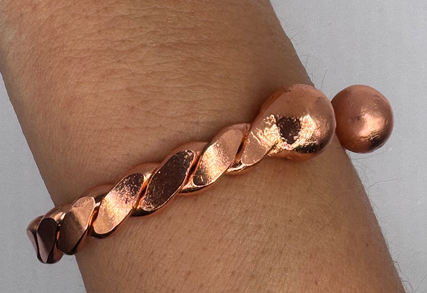 Tensor Armreif geklopft offen mit Kugeln