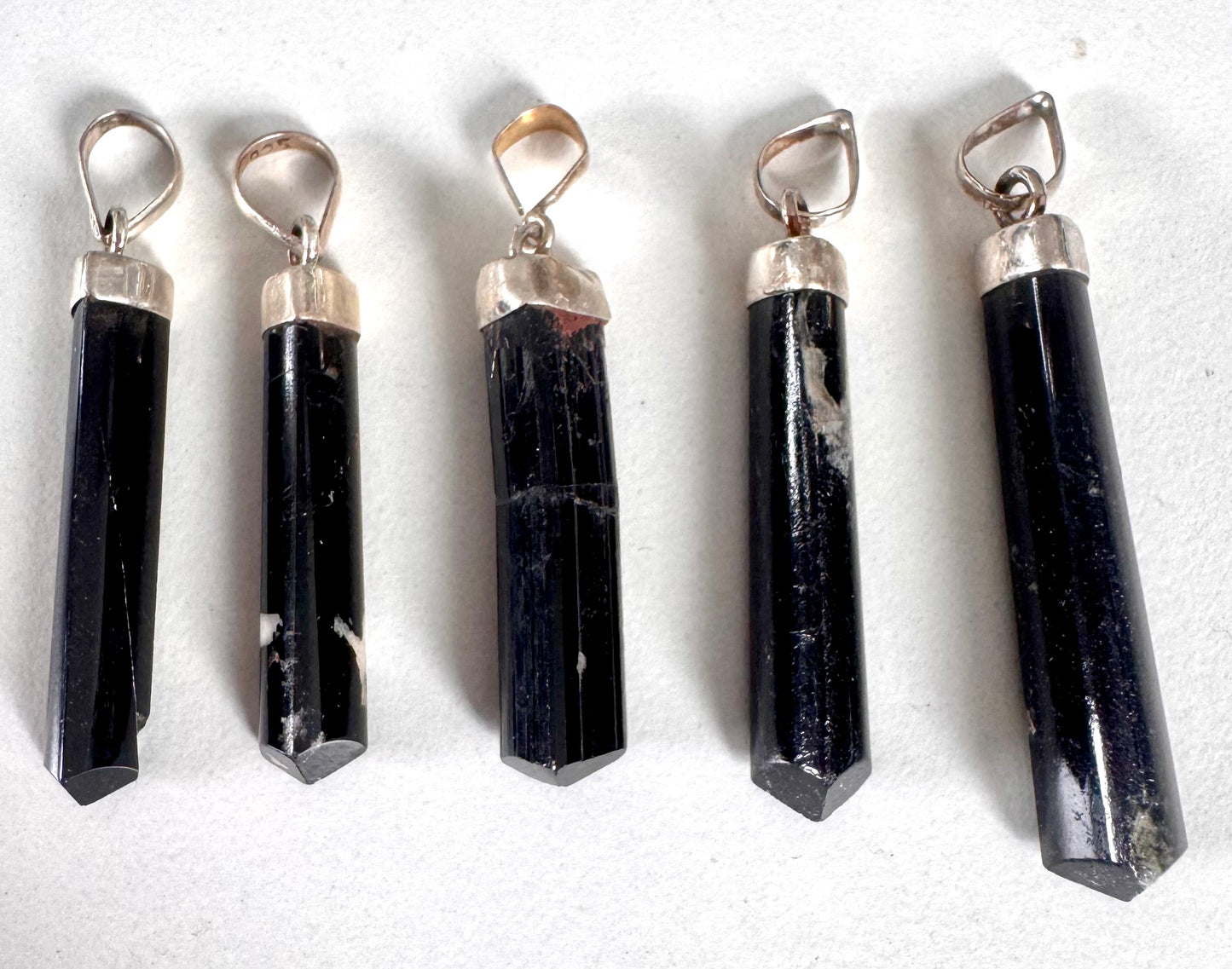 schwarzer Turmalin Anhänger Naturspitze mit Silberaufhänger