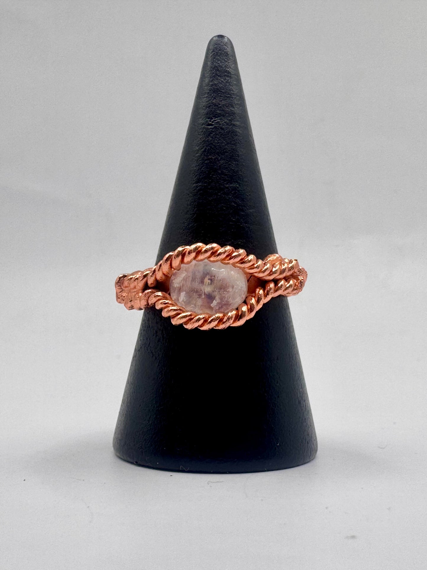 Tensor Fingerring mit Stein