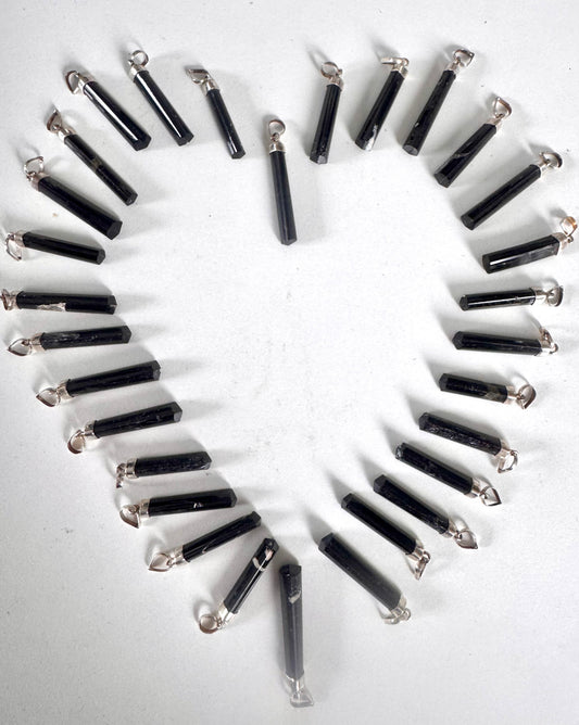 schwarzer Turmalin Anhänger Naturspitze mit Silberaufhänger