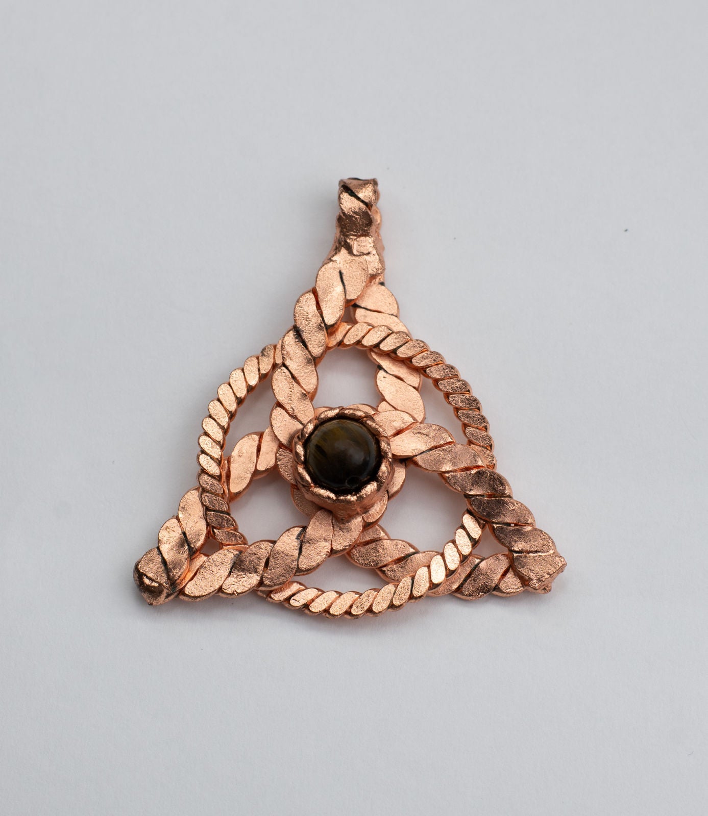 Tensor-Kettenanhänger Triqueta mit Stein🔺