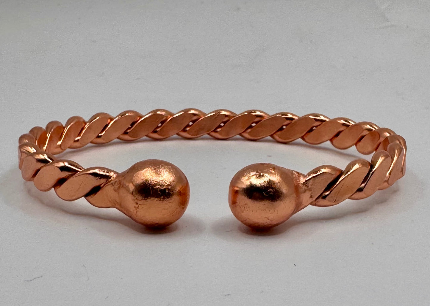 Tensor Armreif geklopft offen mit Kugeln