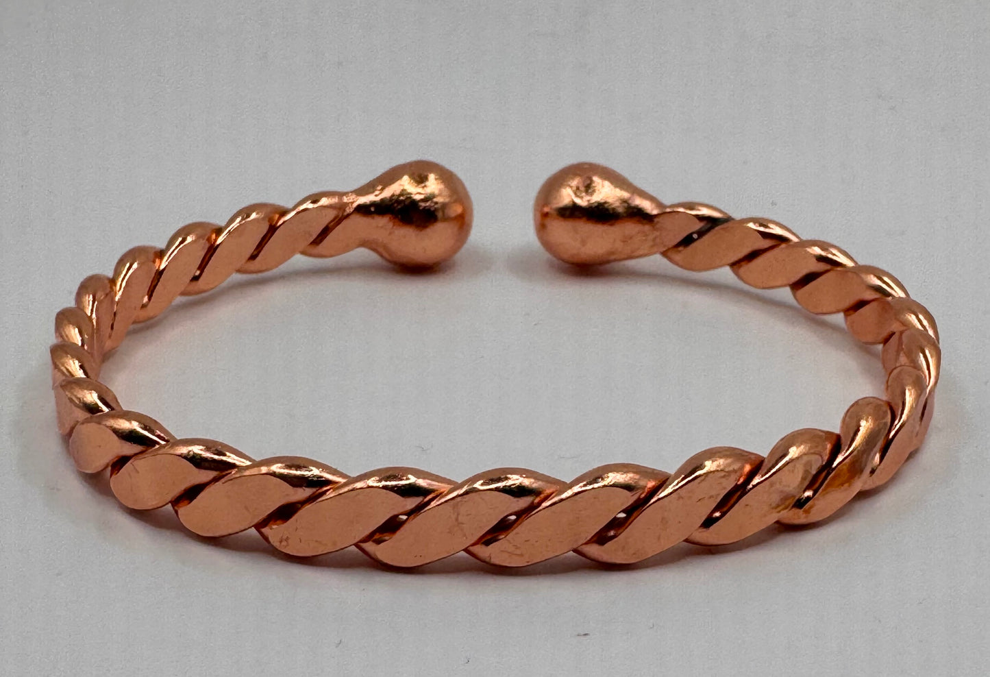 Tensor Armreif geklopft offen mit Kugeln