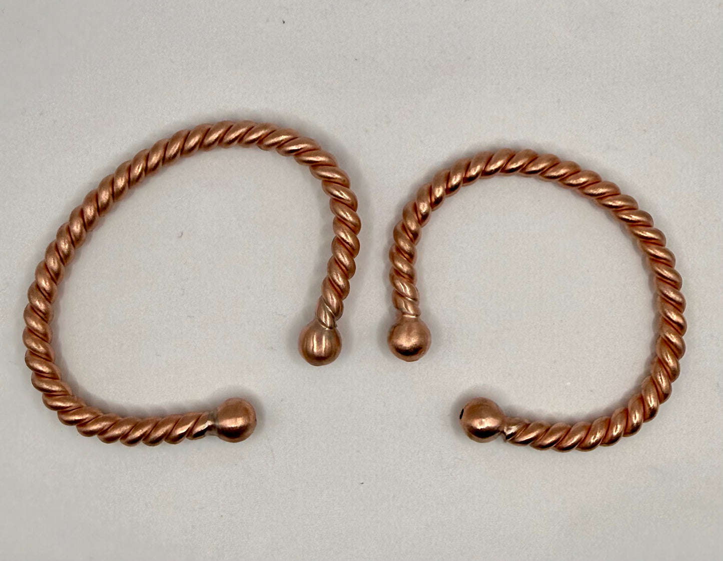 Tensor Armreif offen mit Kugeln