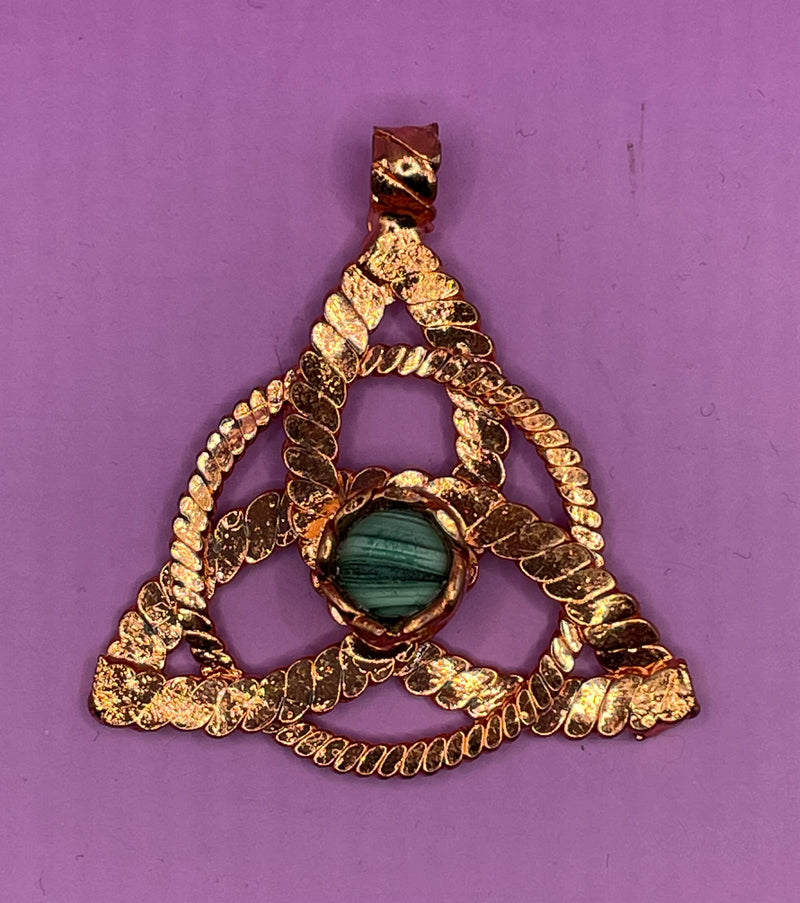 Tensor-Kettenanhänger Triqueta mit Stein🔺