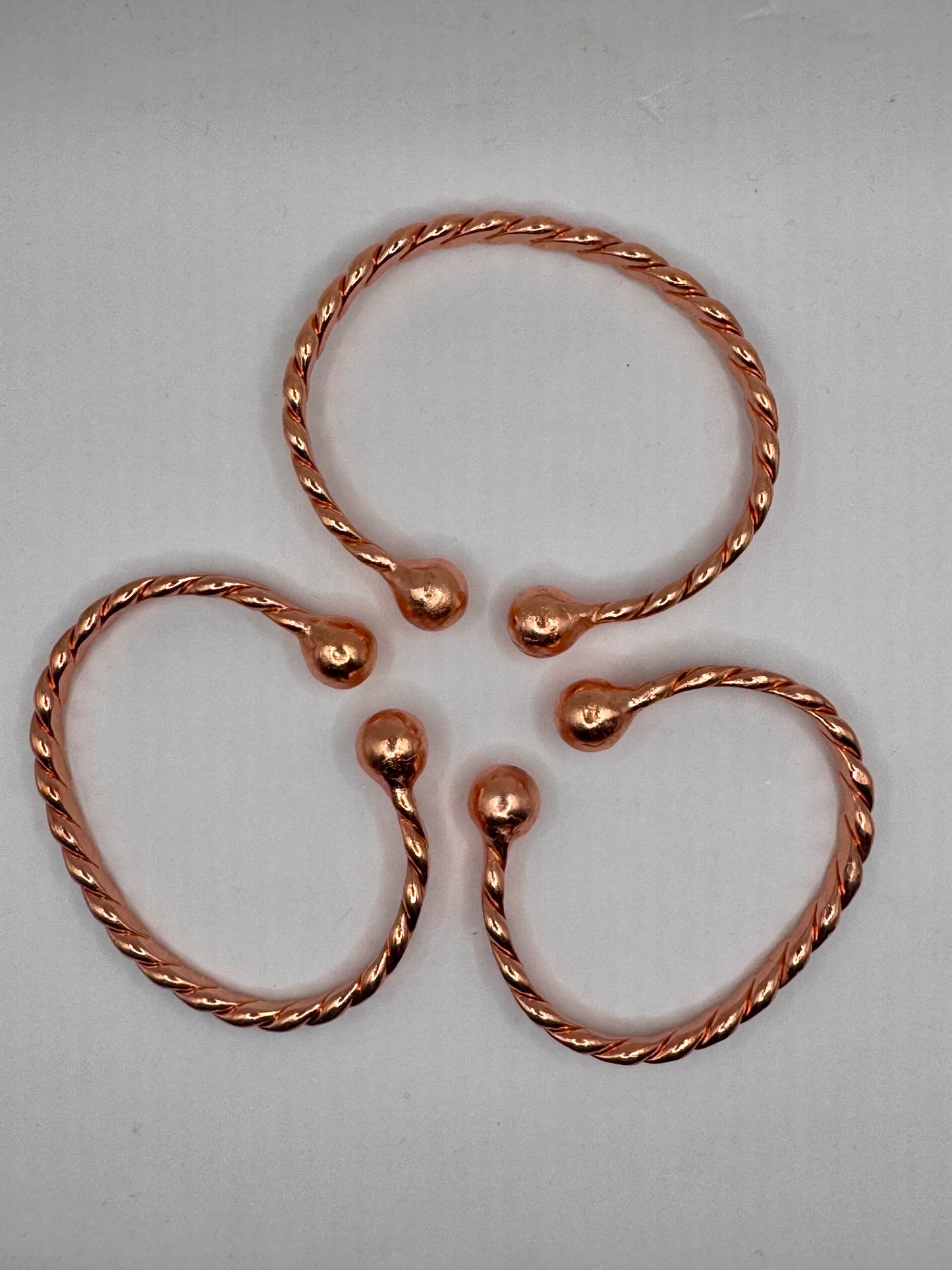 Tensor Armreif geklopft offen mit Kugeln