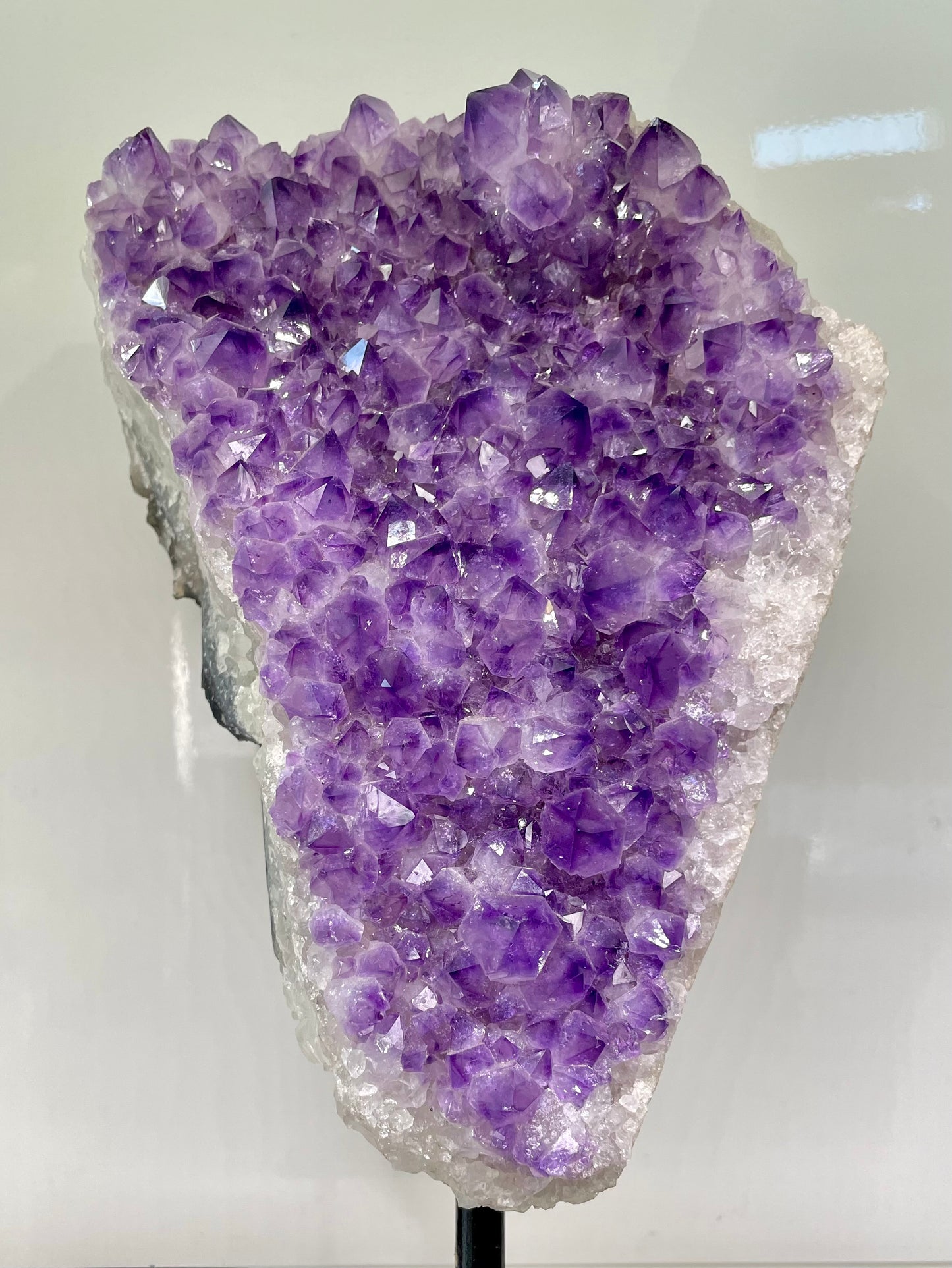 Amethyst Druse auf Ständer - Gaia-healing.de