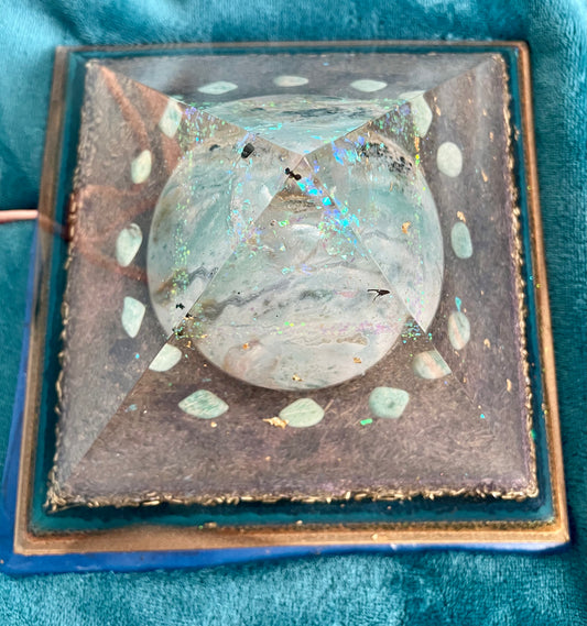 Orgonit Gyza Pyramide „Universum“ - Gaia-healing.de