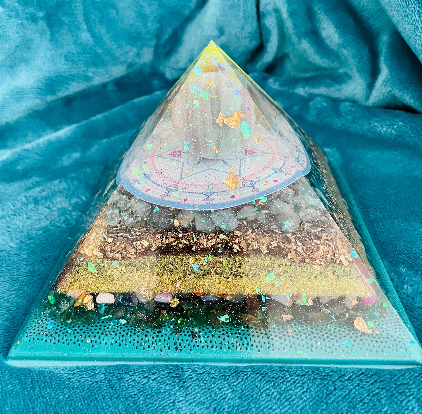 Orgonit Gyza Pyramide „turquoise glow in the dark“ - Gaia-healing.de