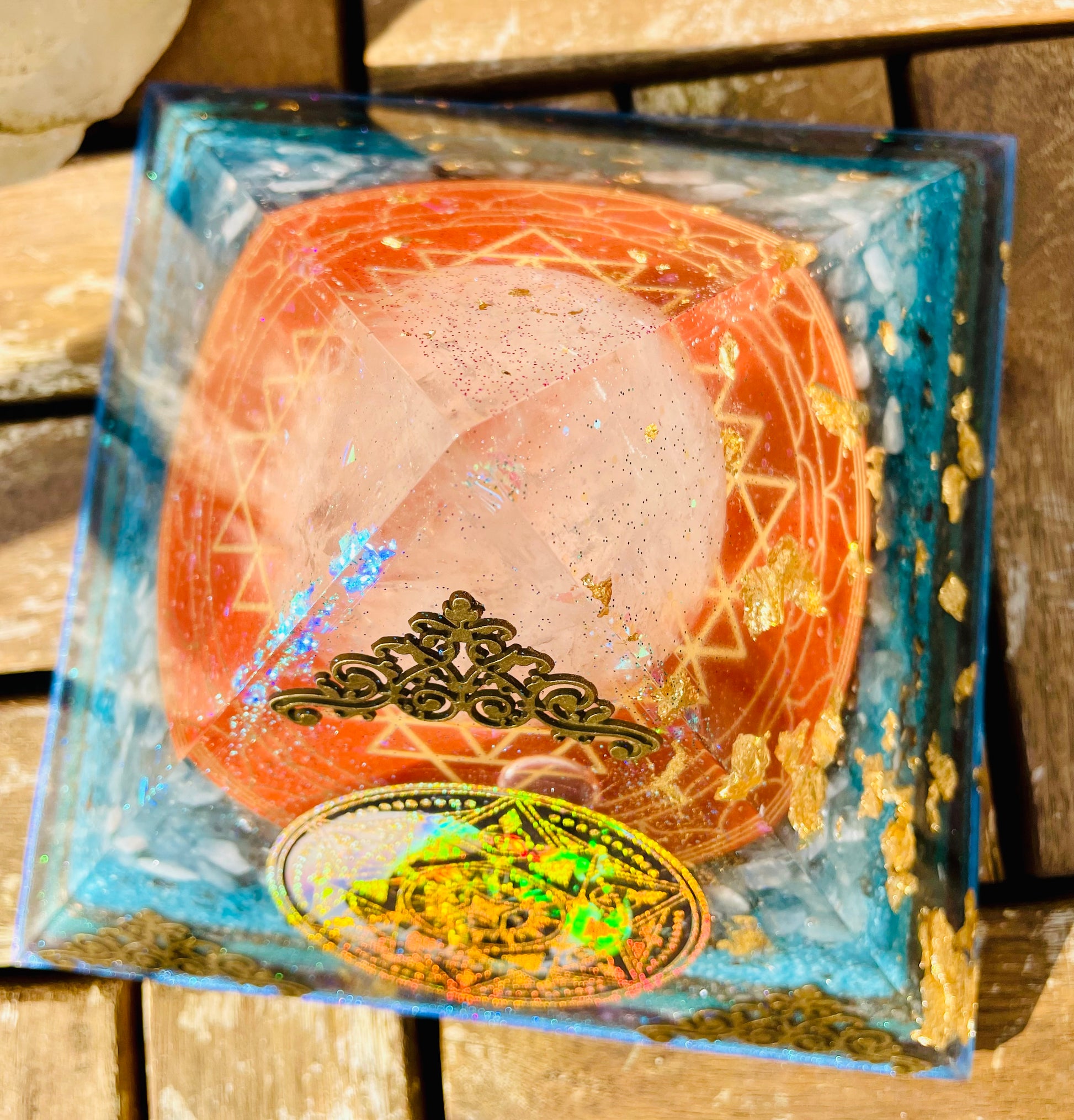 Orgonit Gyza Pyramide „Magic Türkis“ - Gaia-healing.de