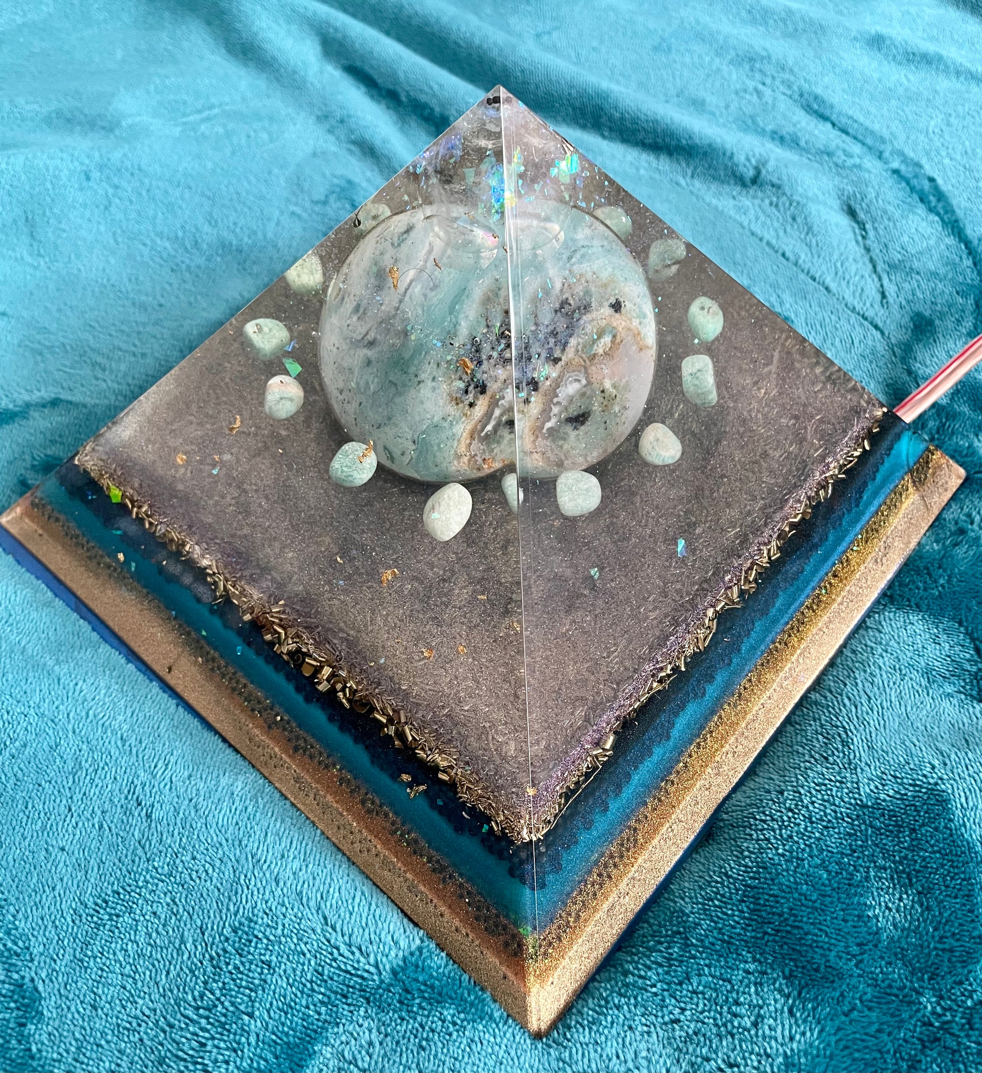 Orgonit Gyza Pyramide „Universum“ - Gaia-healing.de