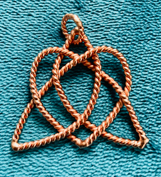 Tensor Kettenanhänger „Triqueta mit Herz“ - Gaia-healing.de