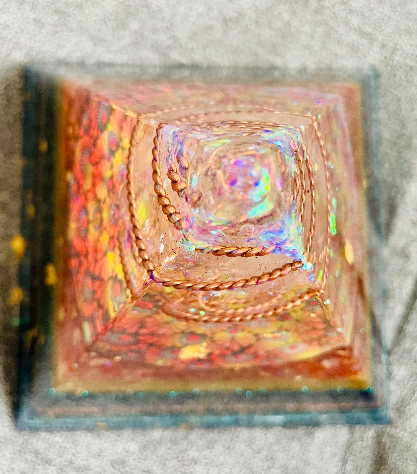 Orgonit Pyramide „Spring love“ - Gaia-healing.de