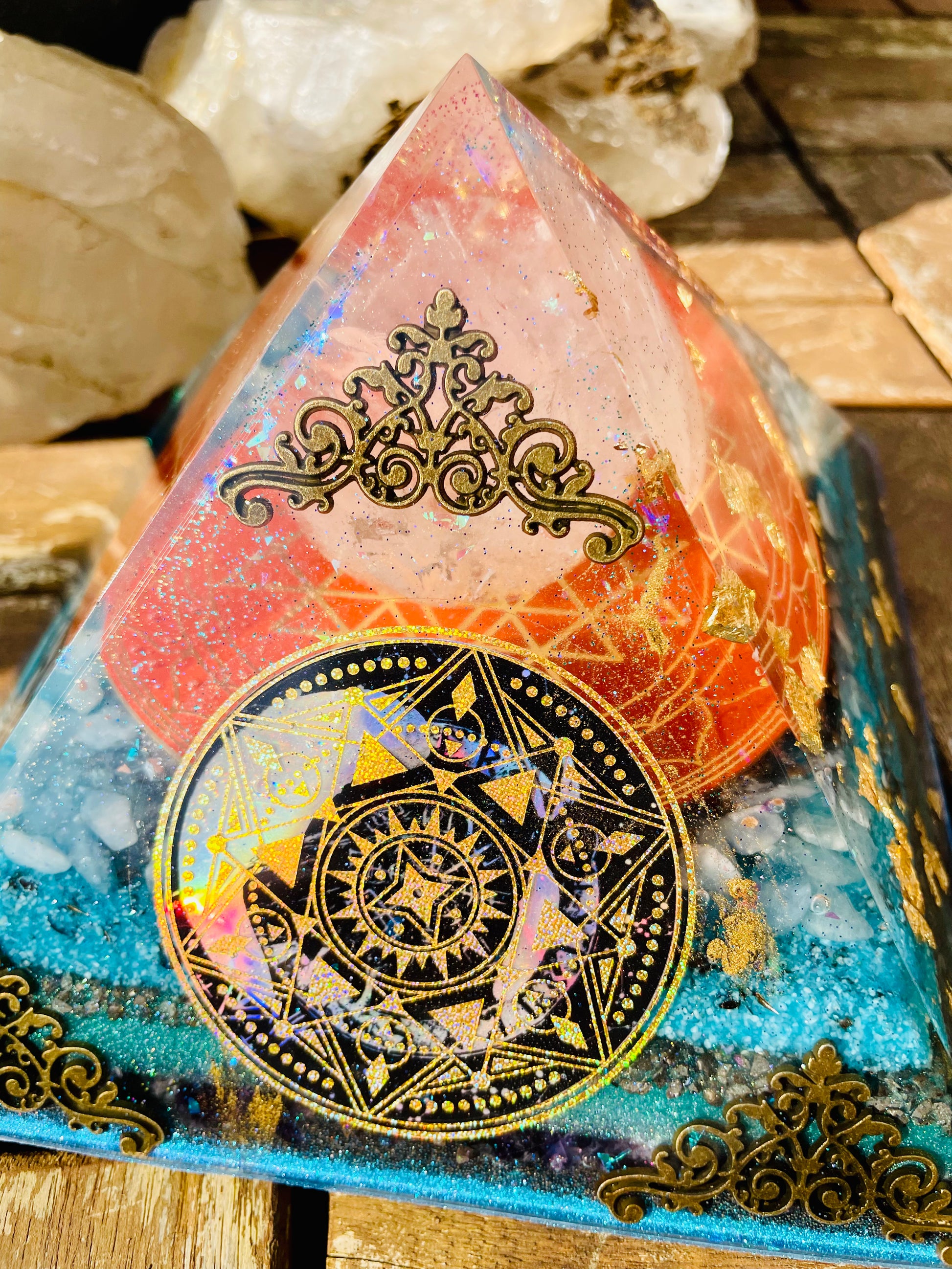 Orgonit Gyza Pyramide „Magic Türkis“ - Gaia-healing.de