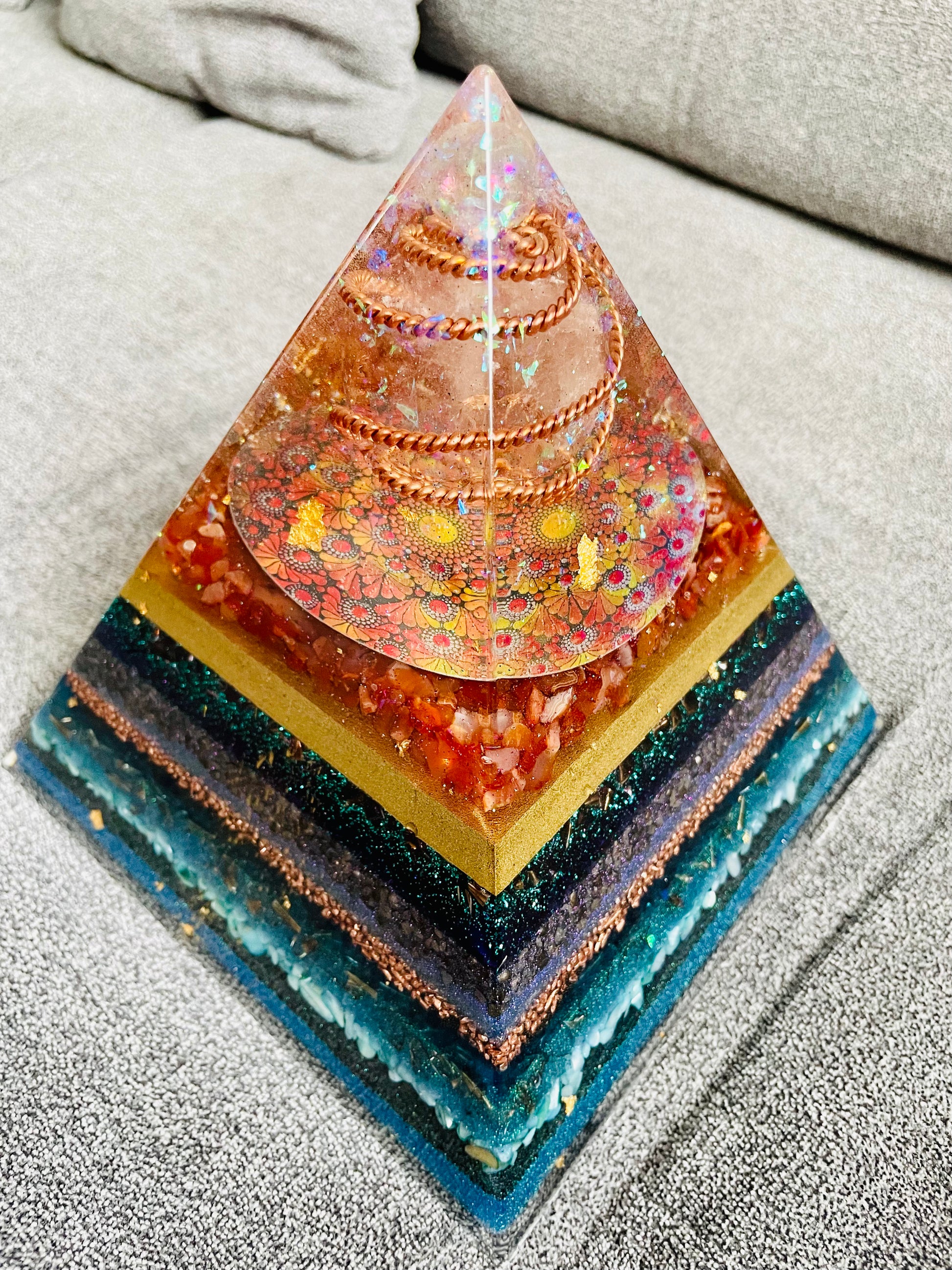 Orgonit Pyramide „Spring love“ - Gaia-healing.de