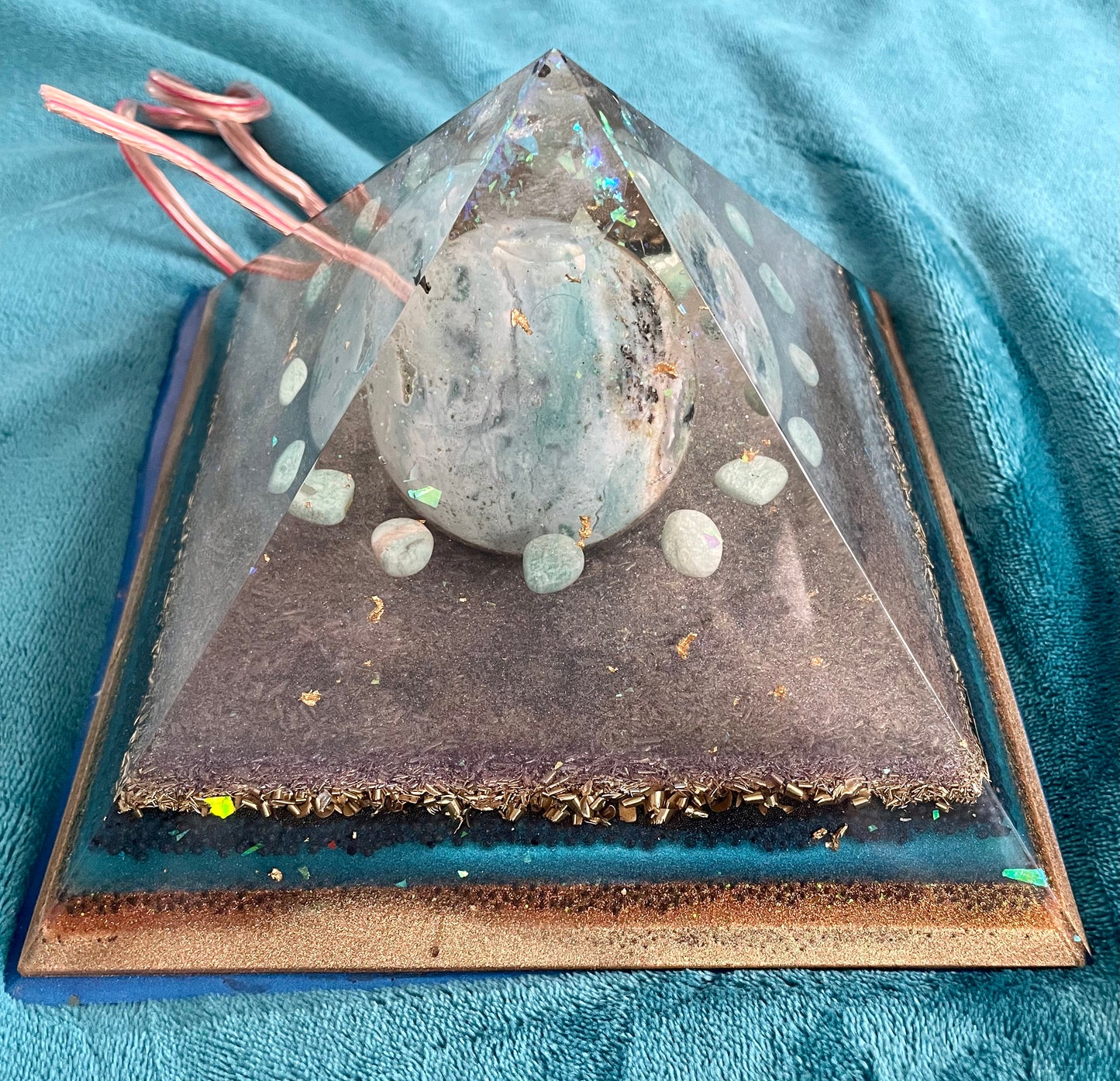 Orgonit Gyza Pyramide „Universum“ - Gaia-healing.de