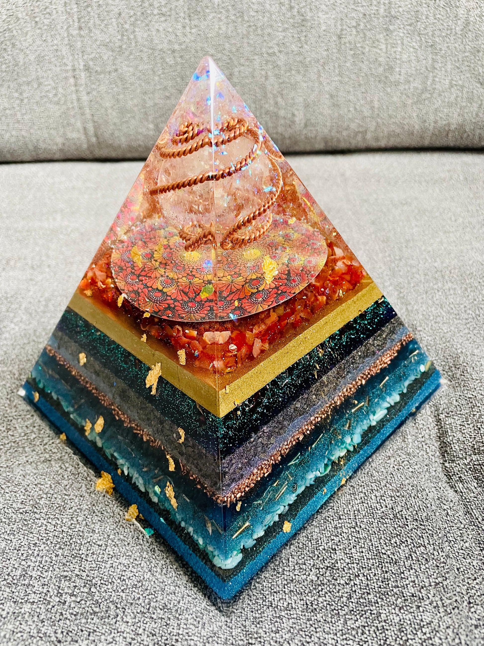 Orgonit Pyramide „Spring love“ - Gaia-healing.de