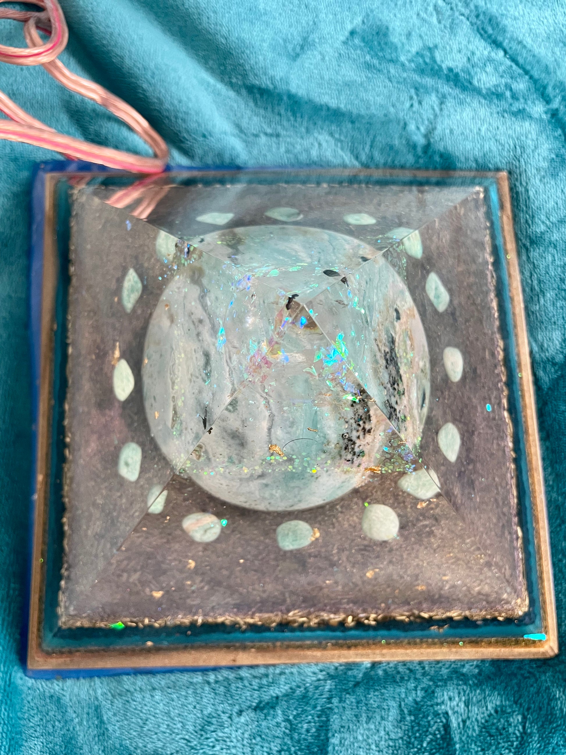 Orgonit Gyza Pyramide „Universum“ - Gaia-healing.de