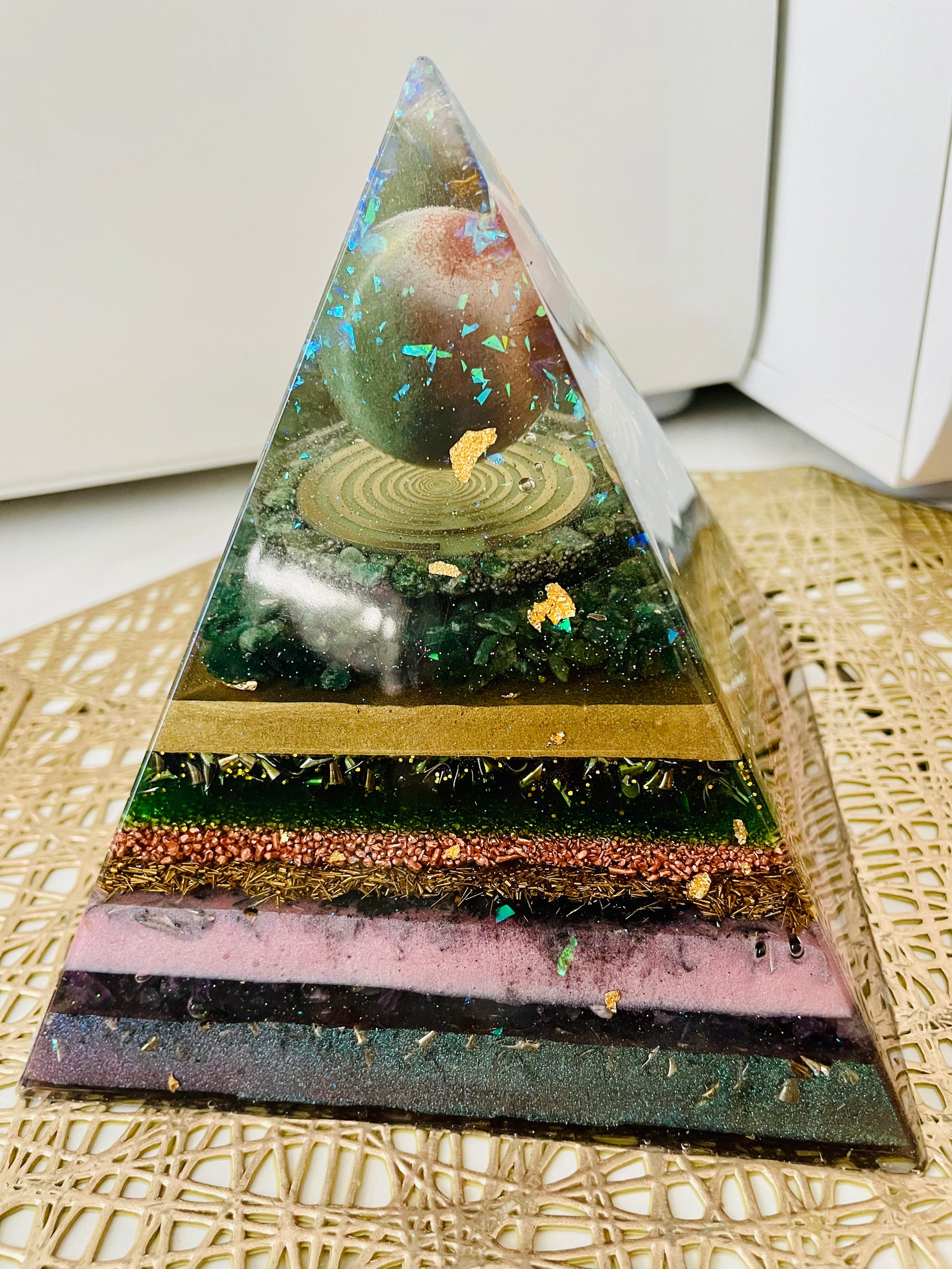 Orgonit Pyramide „Planet“ - Gaia-healing.de