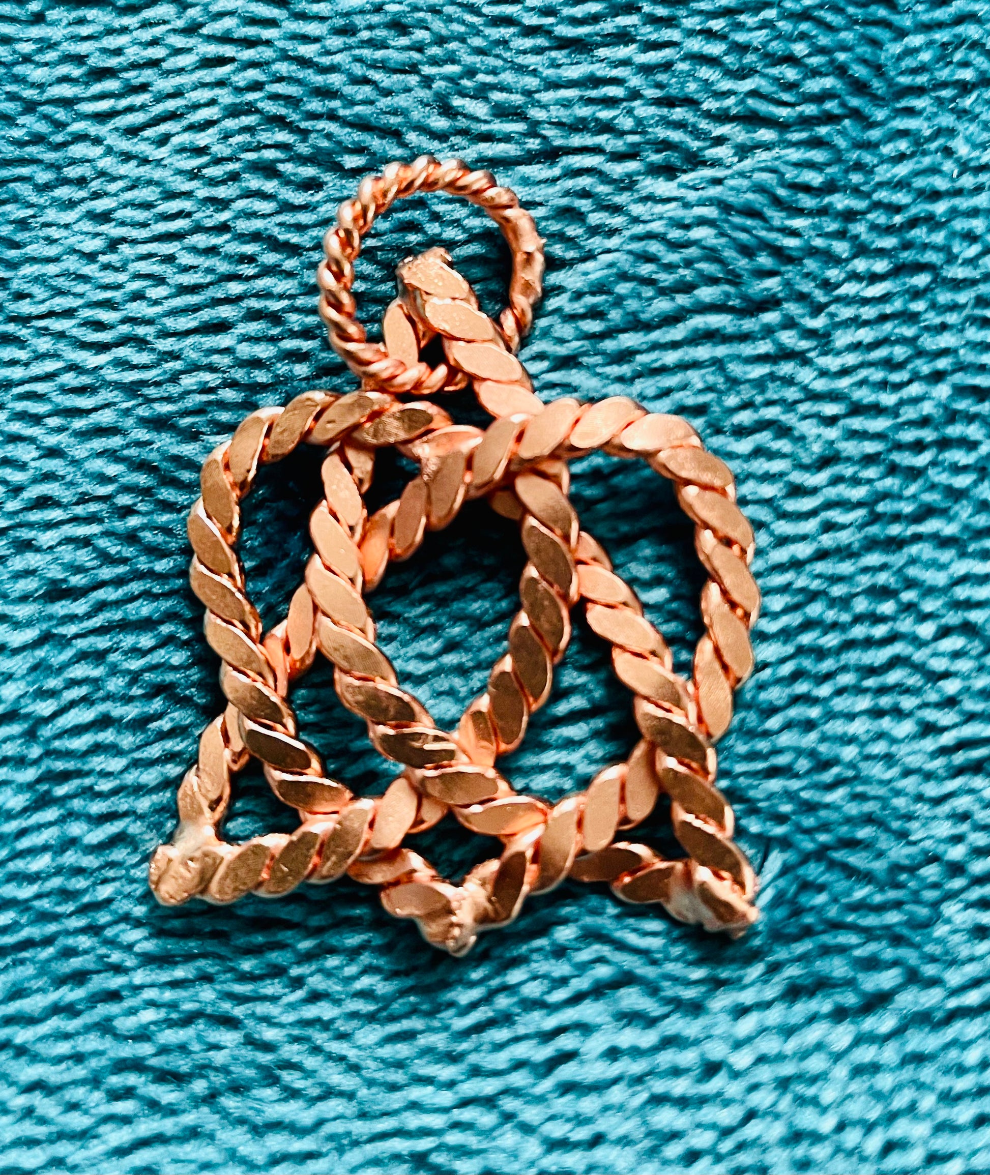 Tensor Kettenanhänger „Triqueta mit Herz geklopft“ - Gaia-healing.de