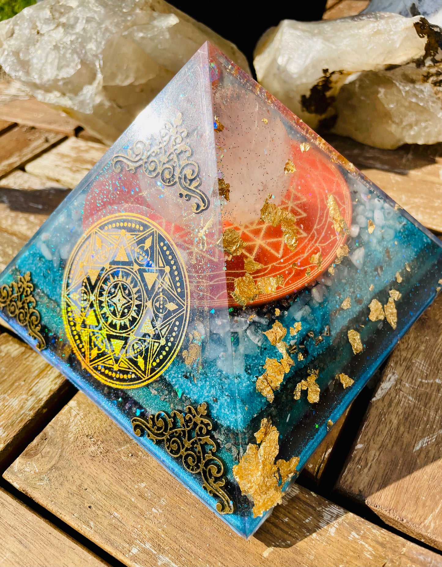 Orgonit Gyza Pyramide „Magic Türkis“ - Gaia-healing.de