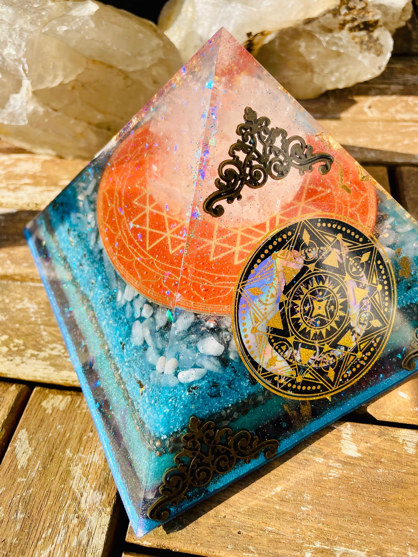 Orgonit Gyza Pyramide „Magic Türkis“ - Gaia-healing.de