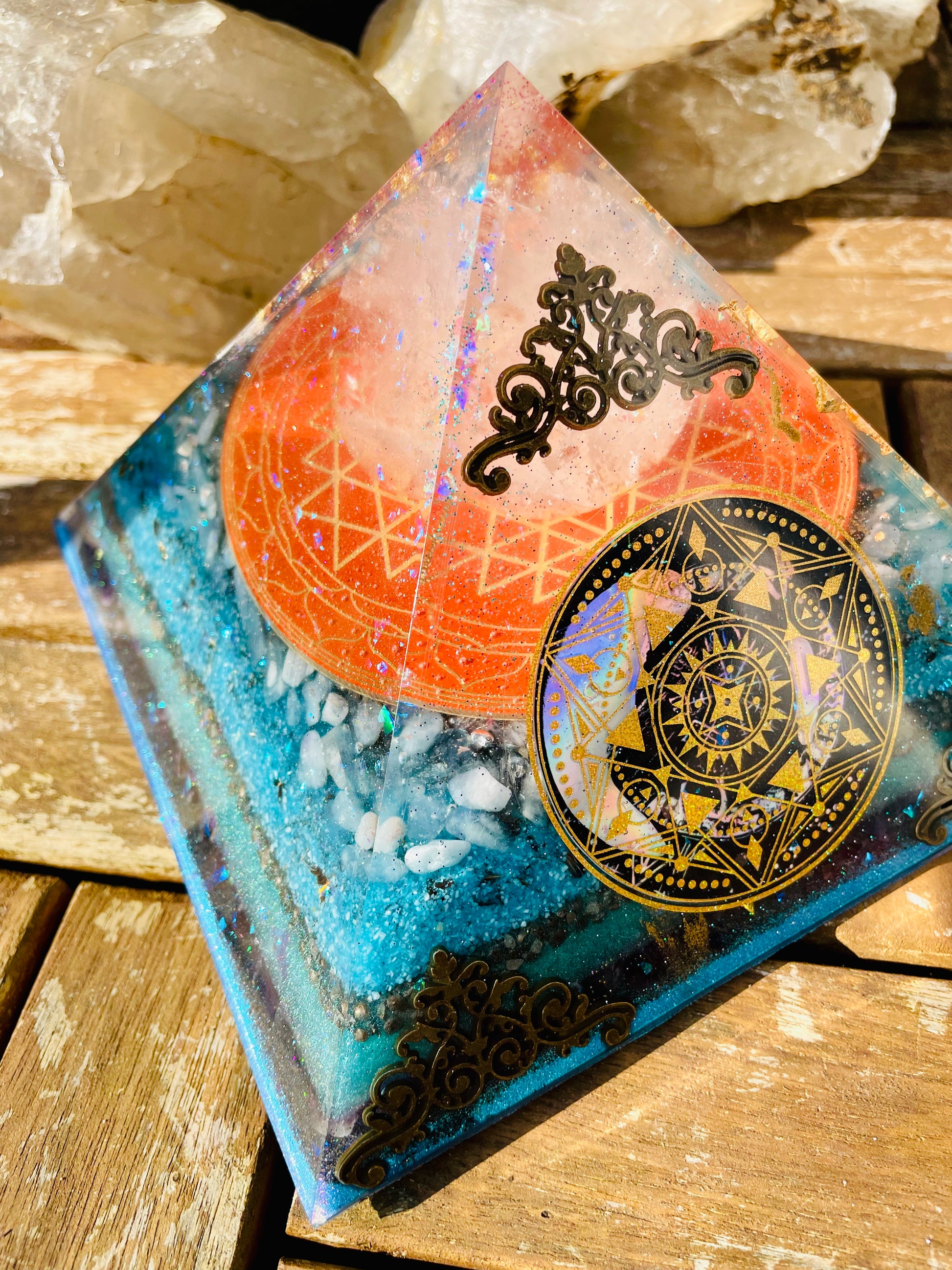 Orgonit Gyza Pyramide „Magic Türkis“ - Gaia-healing.de