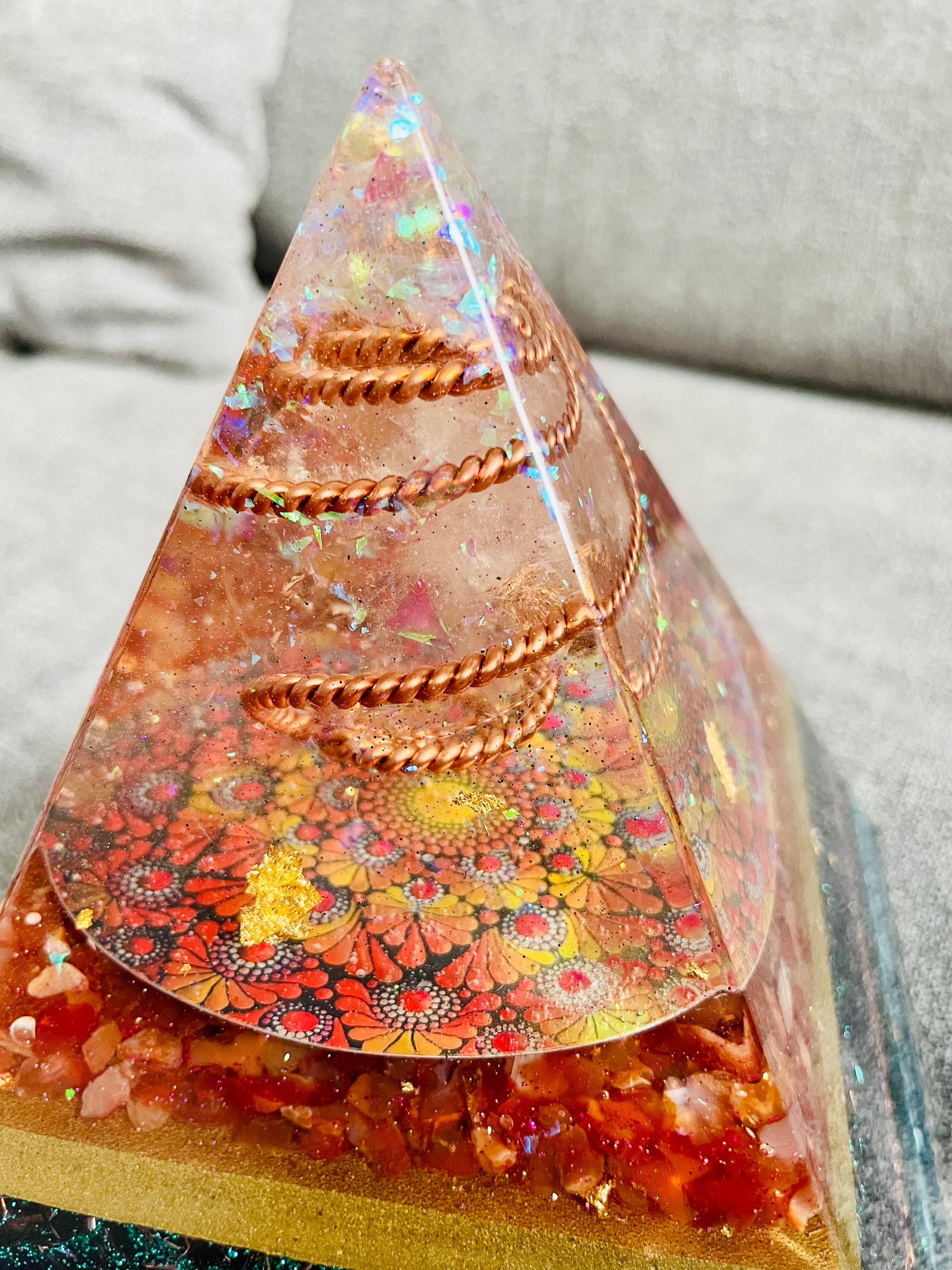 Orgonit Pyramide „Spring love“ - Gaia-healing.de